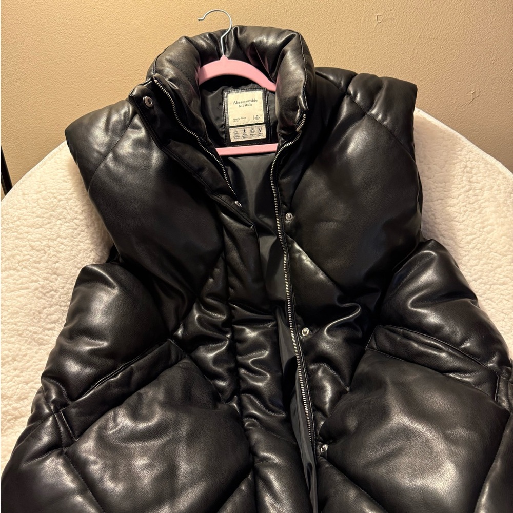 Abercrombie & Fitch Shiny Black Puffer Vest